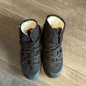 Native Moon Boots